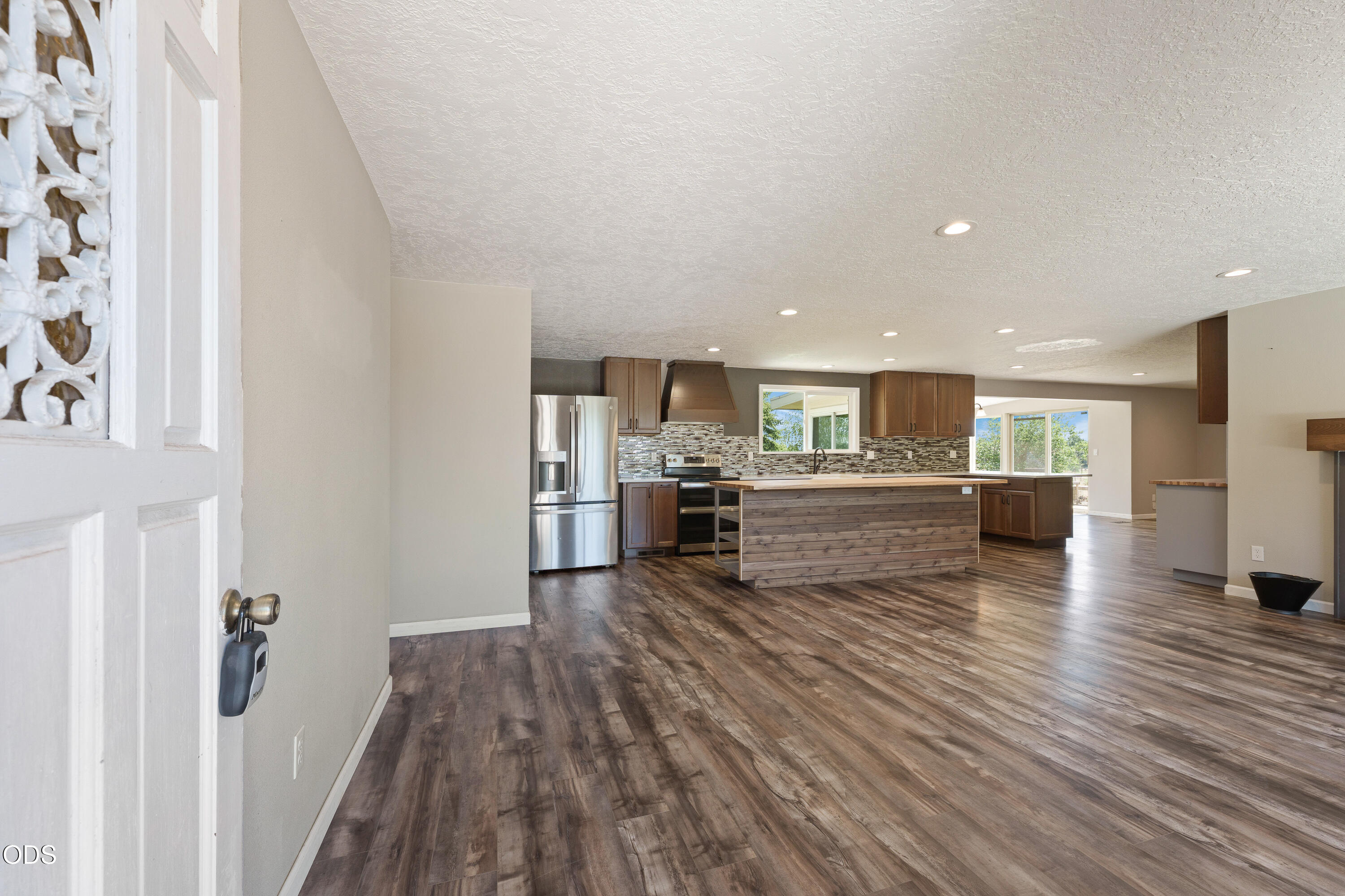 6492 Southwest 51st Street Redmond, OR 97756 - Photo 12 of 44