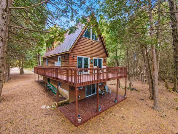 $599,900 | 7976 West Cedar Drive, Forestville, WI 54213