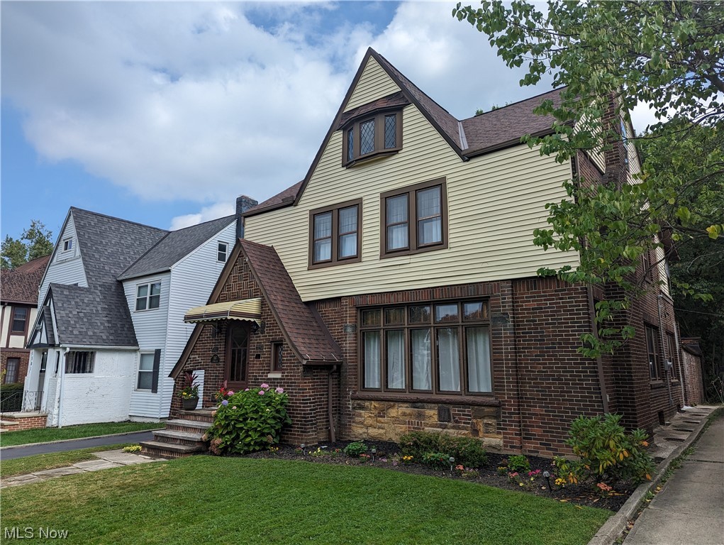 1587 Ivydale Road Cleveland, OH 44118 - Photo 3 of 35 Side view