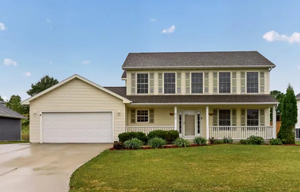 $399,900 | 830 8 Avenue Southwest, Pine Island, MN 55963