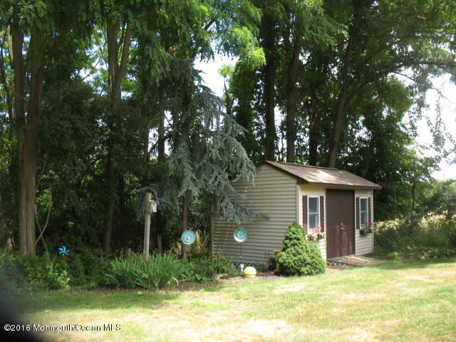 143 Phalanx Road Colts Neck, NJ 07722 - Photo 82 of 99 411