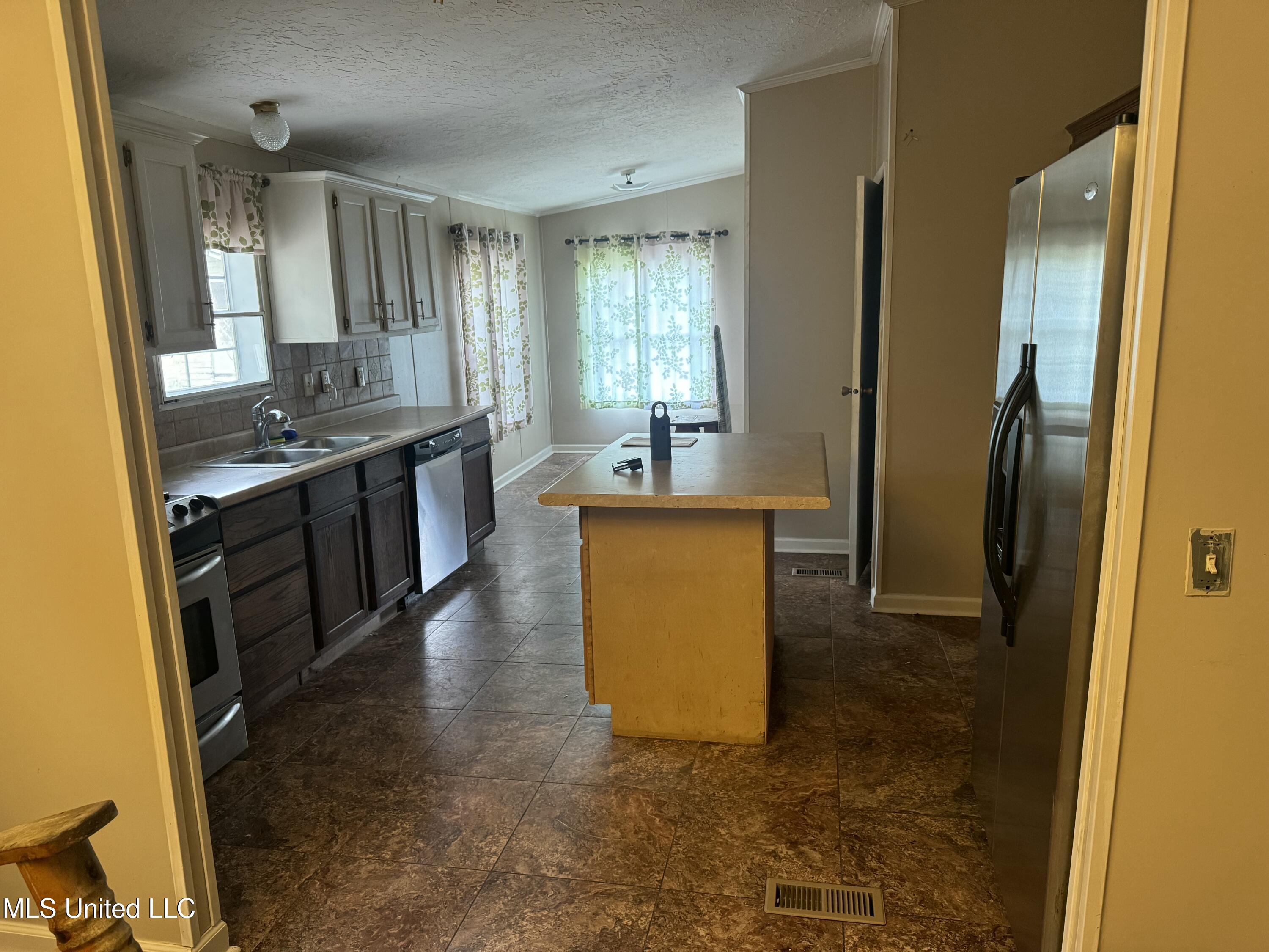 3933 Highway 43 Brandon, MS 39047 - Photo 4 of 19 IMG_1414