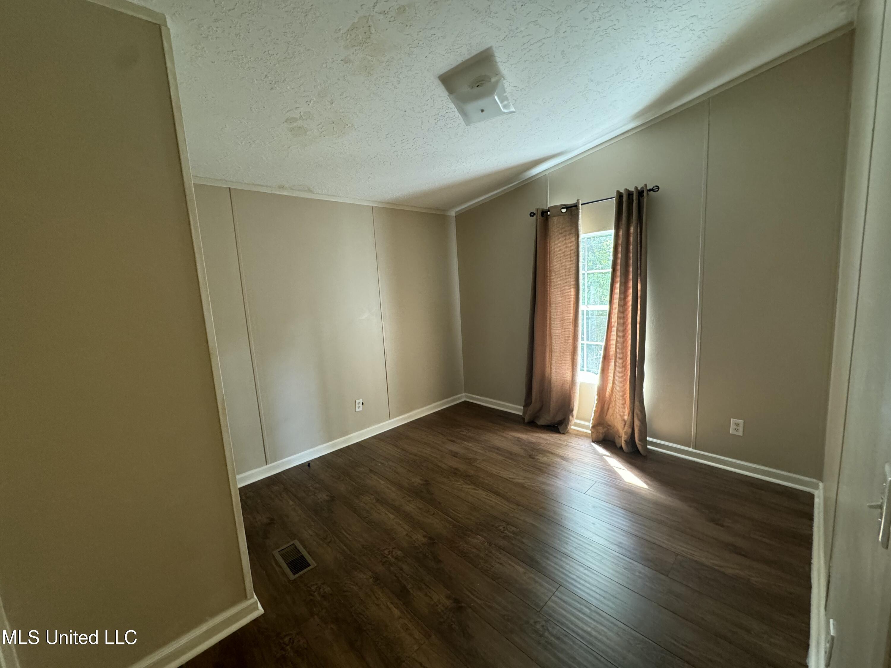 3933 Highway 43 Brandon, MS 39047 - Photo 7 of 19 IMG_1409