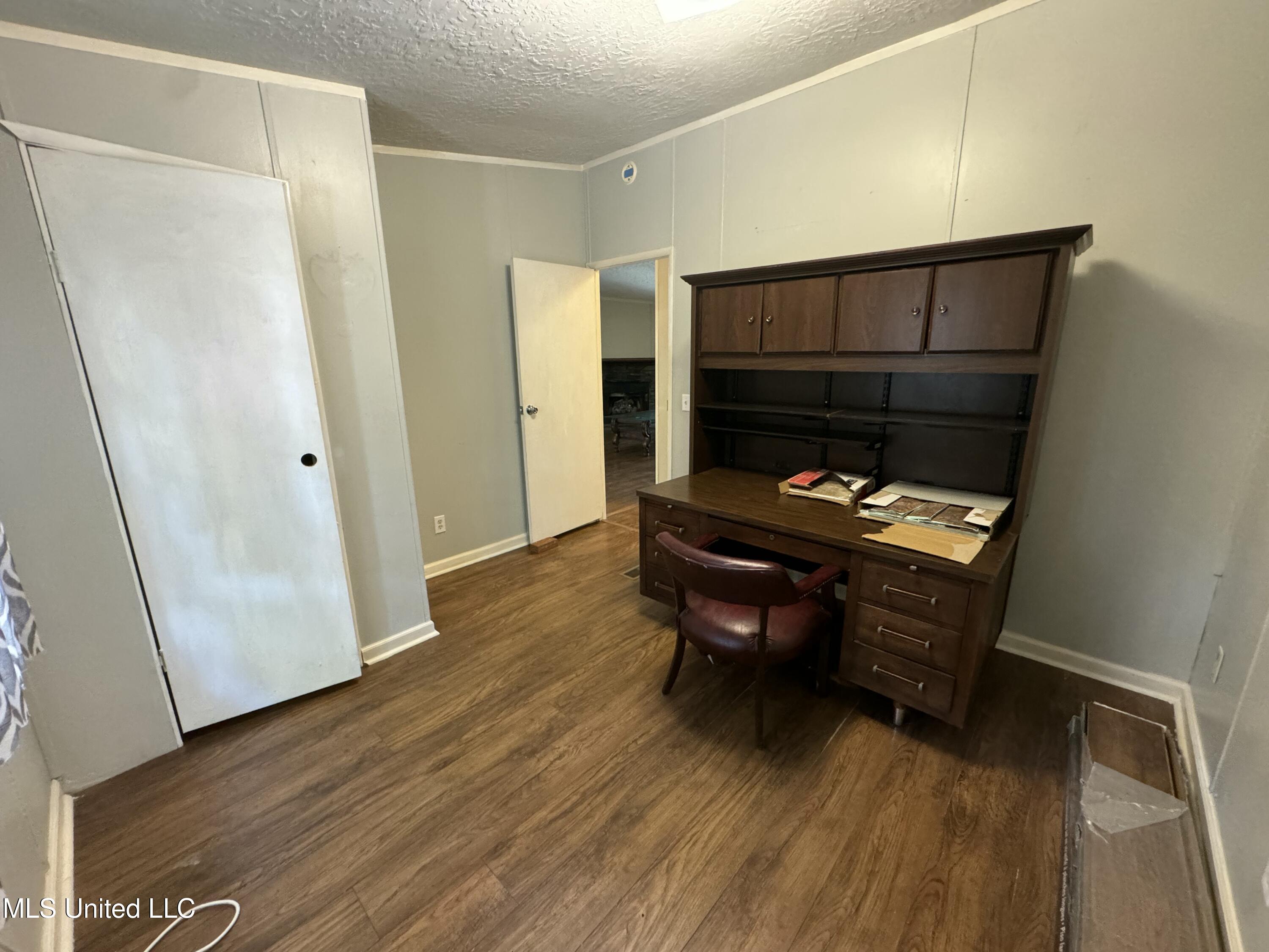 3933 Highway 43 Brandon, MS 39047 - Photo 8 of 19 IMG_1407