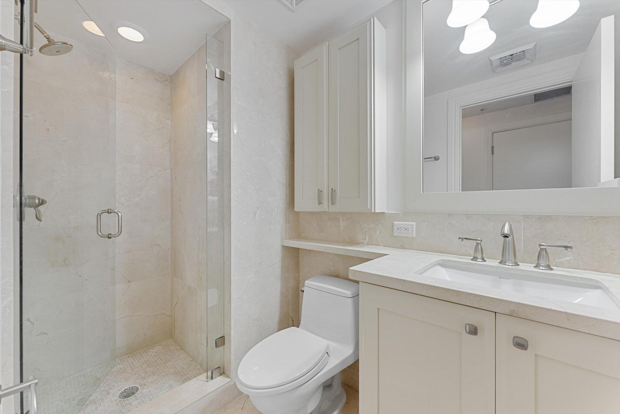 455 East Palmetto Park Road, Unit 6E Boca Raton, FL 33432 - Photo 33 of 59 Bathroom
