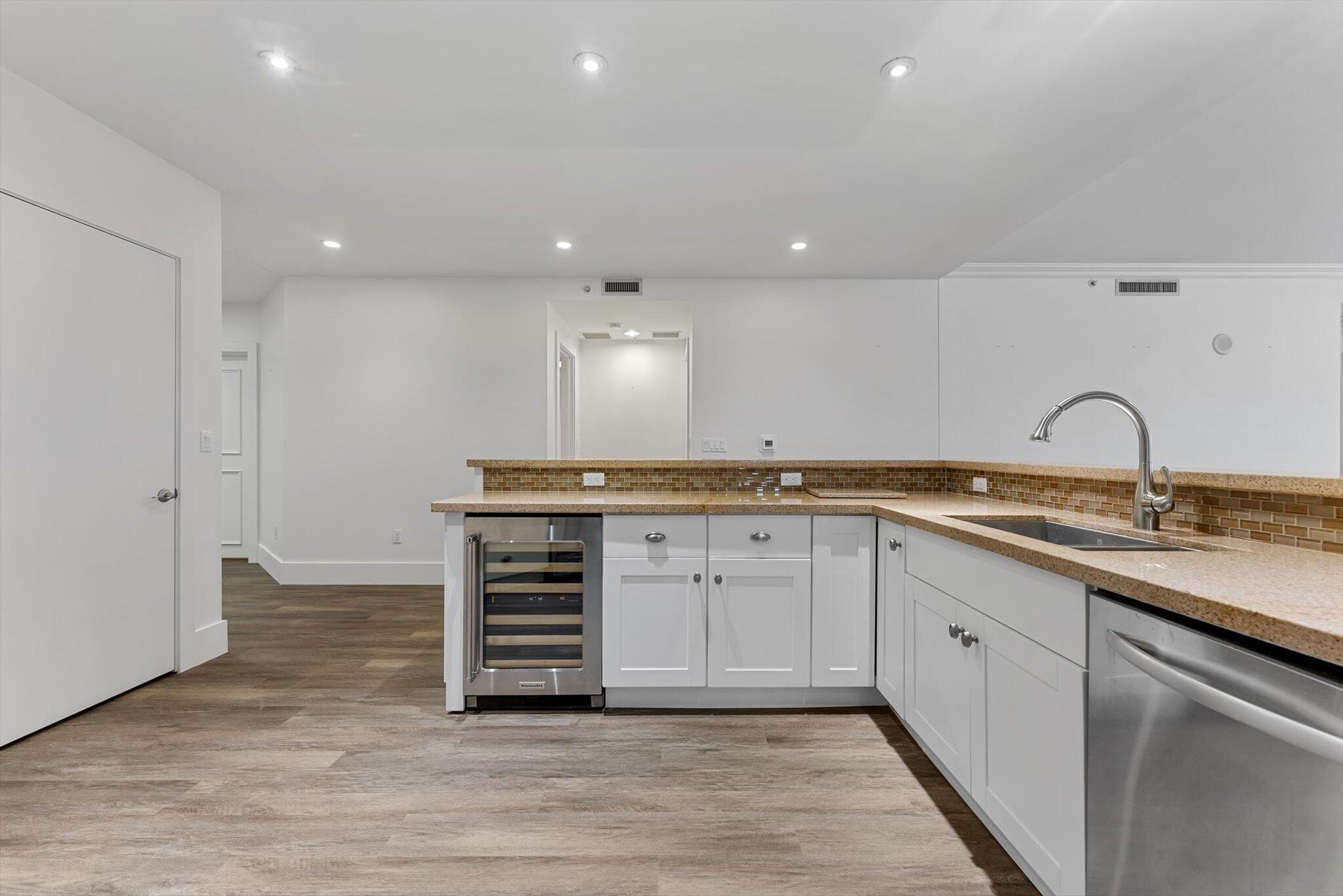 455 East Palmetto Park Road, Unit 6E Boca Raton, FL 33432 - Photo 9 of 59 Kitchen