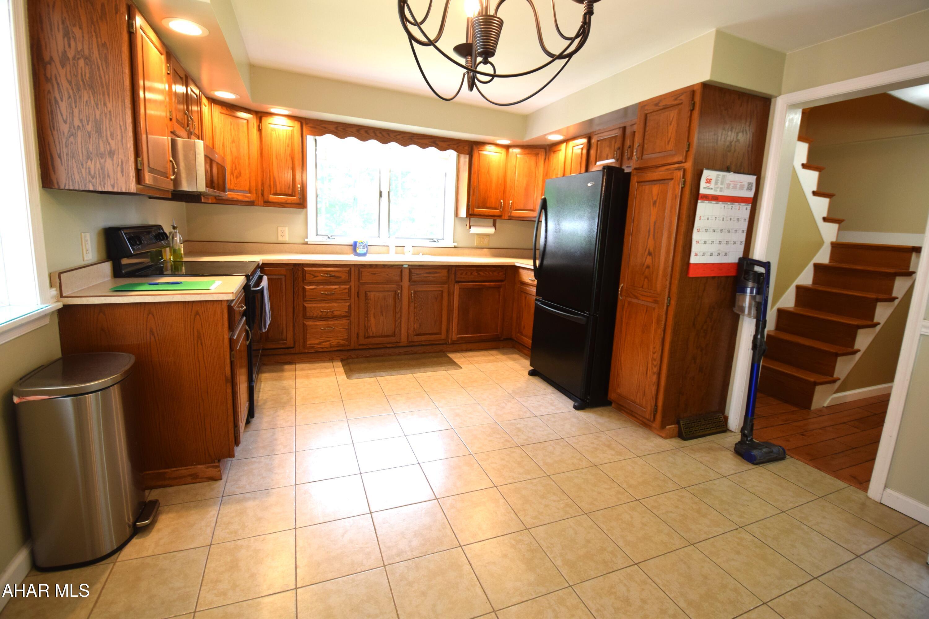 2357 Kettle Road Altoona, PA 16601 - Photo 3 of 19