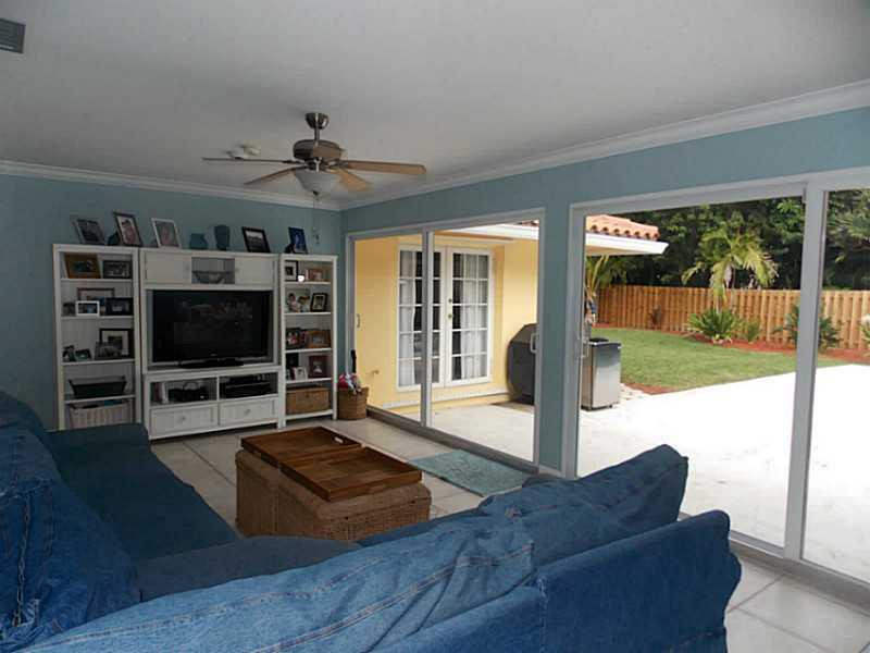 1251 Southwest 20th Street Boca Raton, FL 33486 - Photo 8 of 21 Family/Great Room