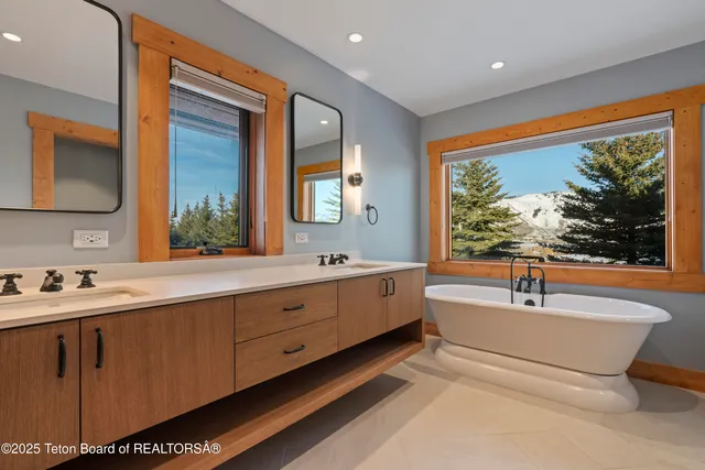 $14,750,000 | 4150-4200 Huffsmith Hill Road, Jackson, WY 83001