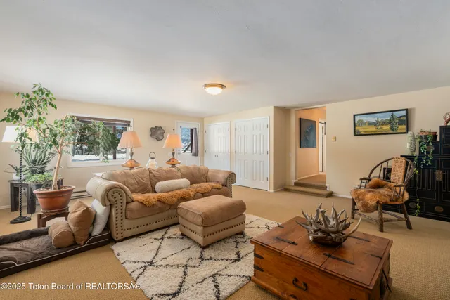 $14,750,000 | 4150-4200 Huffsmith Hill Road, Jackson, WY 83001