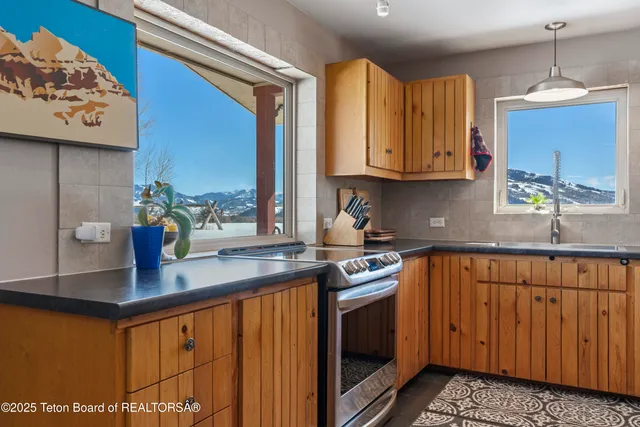 $14,750,000 | 4150-4200 Huffsmith Hill Road, Jackson, WY 83001