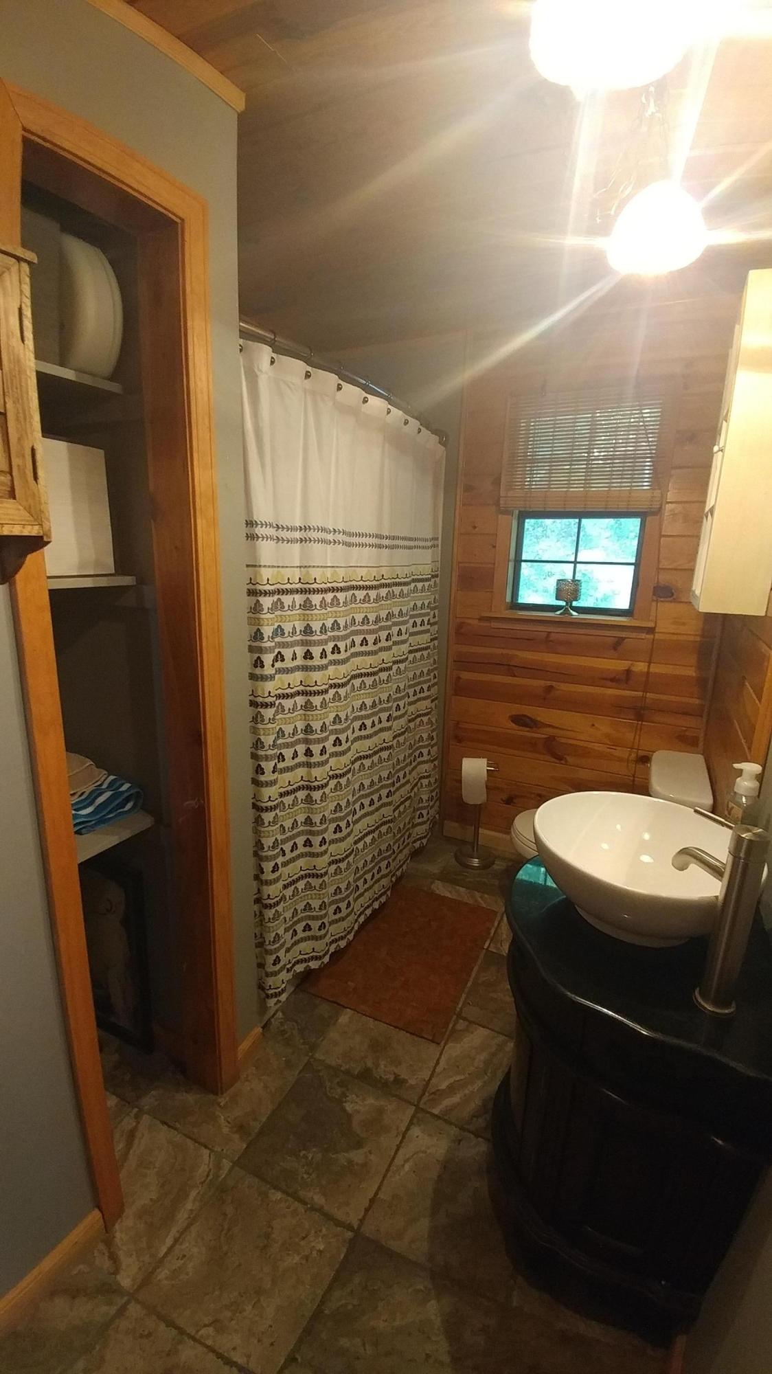 133 Lynn Road Madisonville, TN 37354 - Photo 20 of 38 Hall Bath