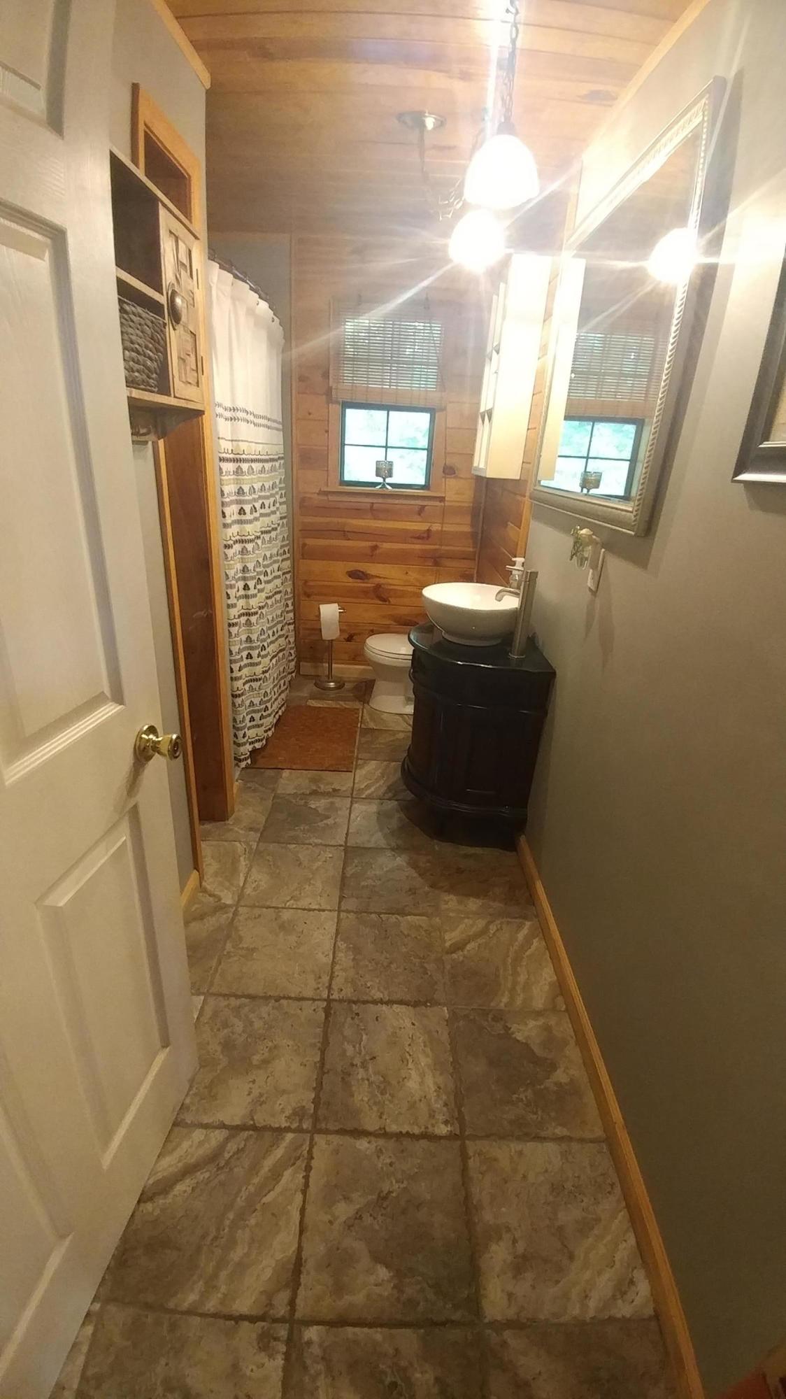 133 Lynn Road Madisonville, TN 37354 - Photo 21 of 38 Hall Bath