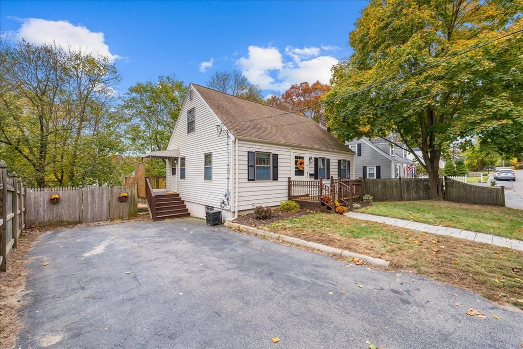 47 Wingate Road Weymouth, MA 02189 - Photo 3 of 28 Gallery Image 3