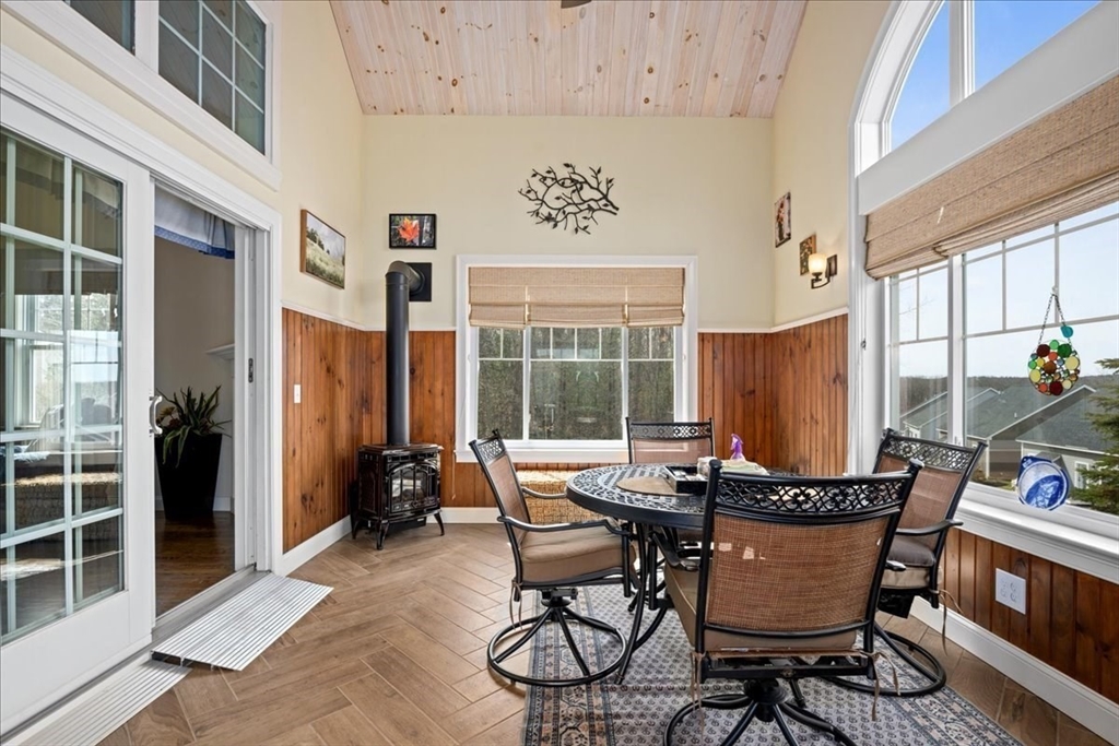 7 Primmett Lane, Unit 7 Worcester, MA 01609 - Photo 12 of 38 a view of a chairs and table in a patio