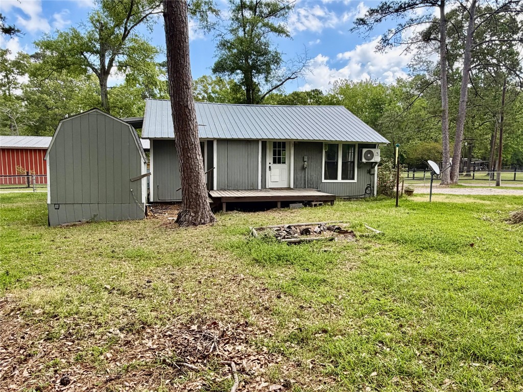 114 Elm Branch Street Huntington, TX 75949 - Photo 9 of 14 a front view of a house with garden