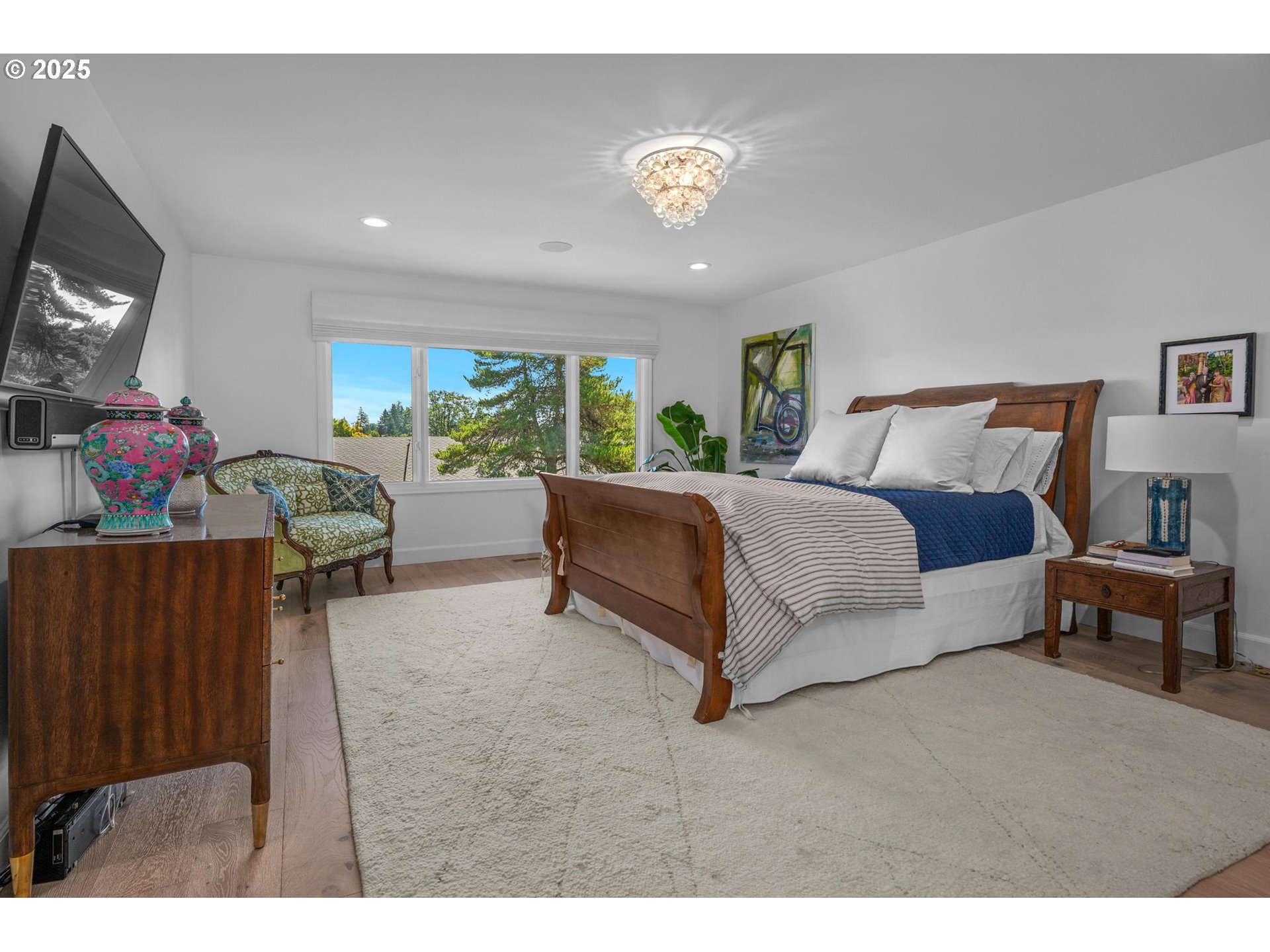40 Southwest Condolea Court Lake Oswego, OR 97035 - Photo 13 of 39 a spacious bedroom with a bed and window