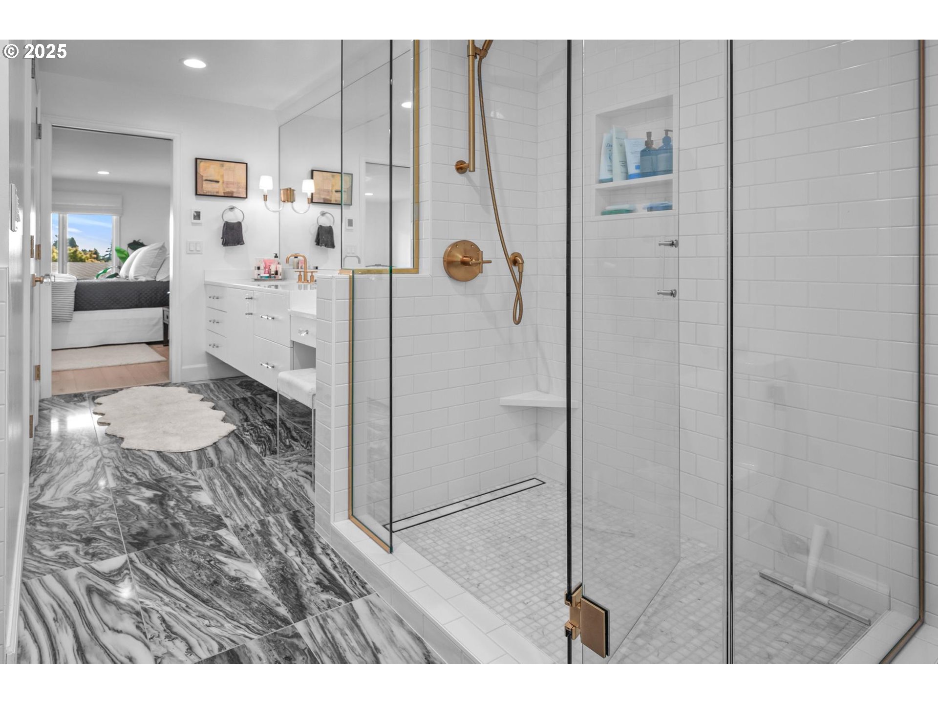 40 Southwest Condolea Court Lake Oswego, OR 97035 - Photo 25 of 39 a bathroom with a shower