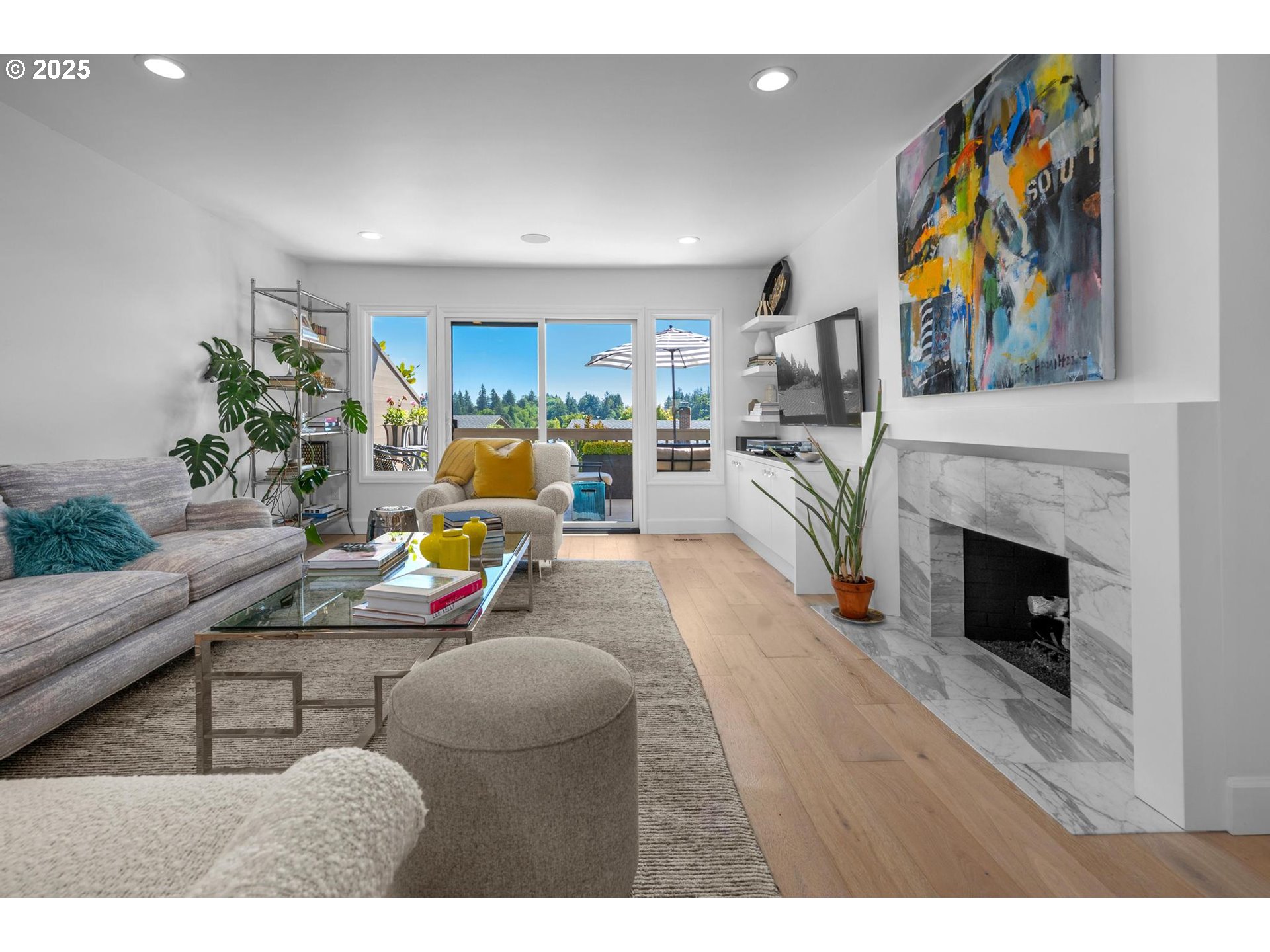 40 Southwest Condolea Court Lake Oswego, OR 97035 - Photo 3 of 39 a living room with furniture kitchen view and a fireplace