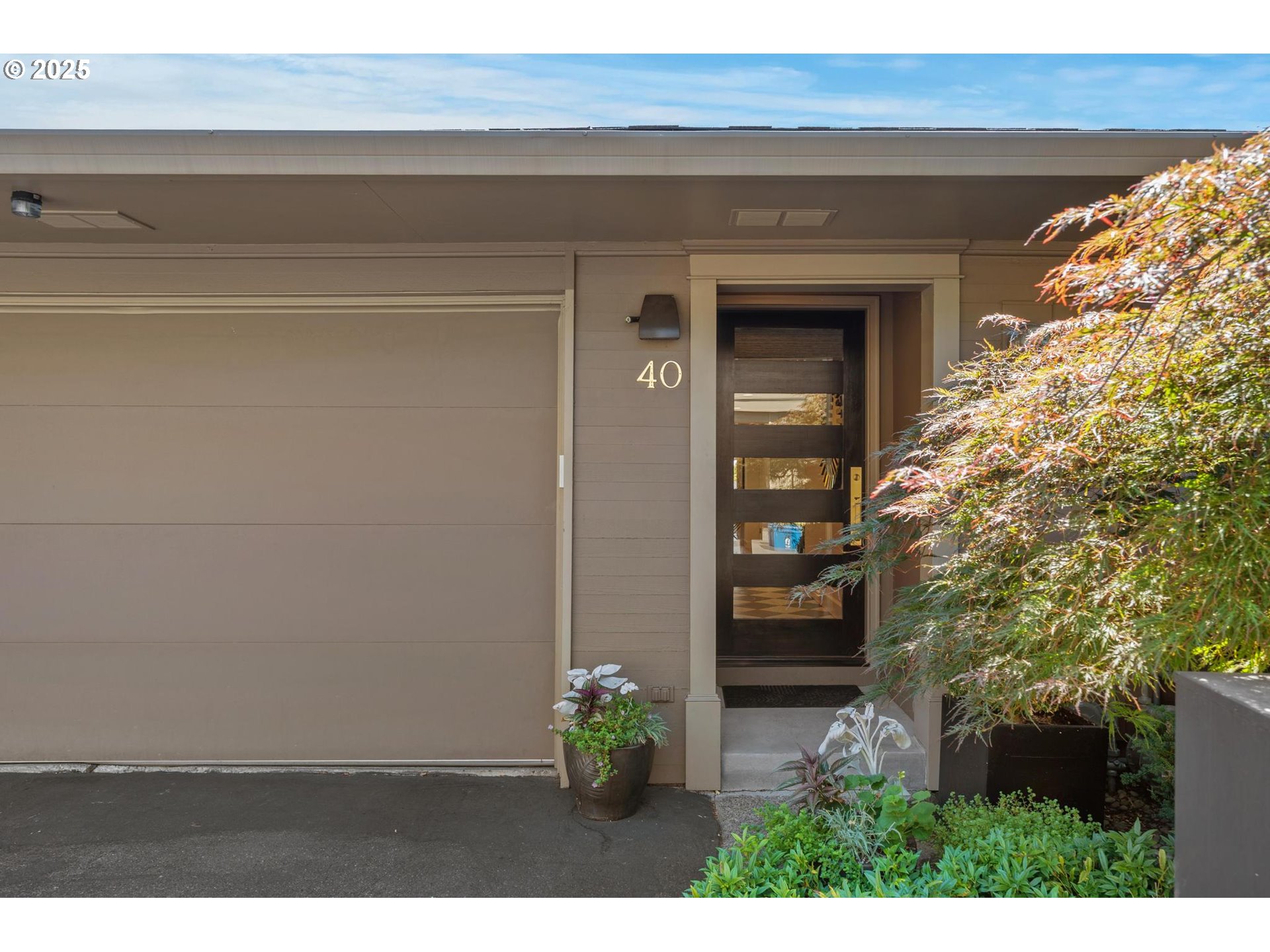 40 Southwest Condolea Court Lake Oswego, OR 97035 - Photo 36 of 39 a view of entryway with wooden floor