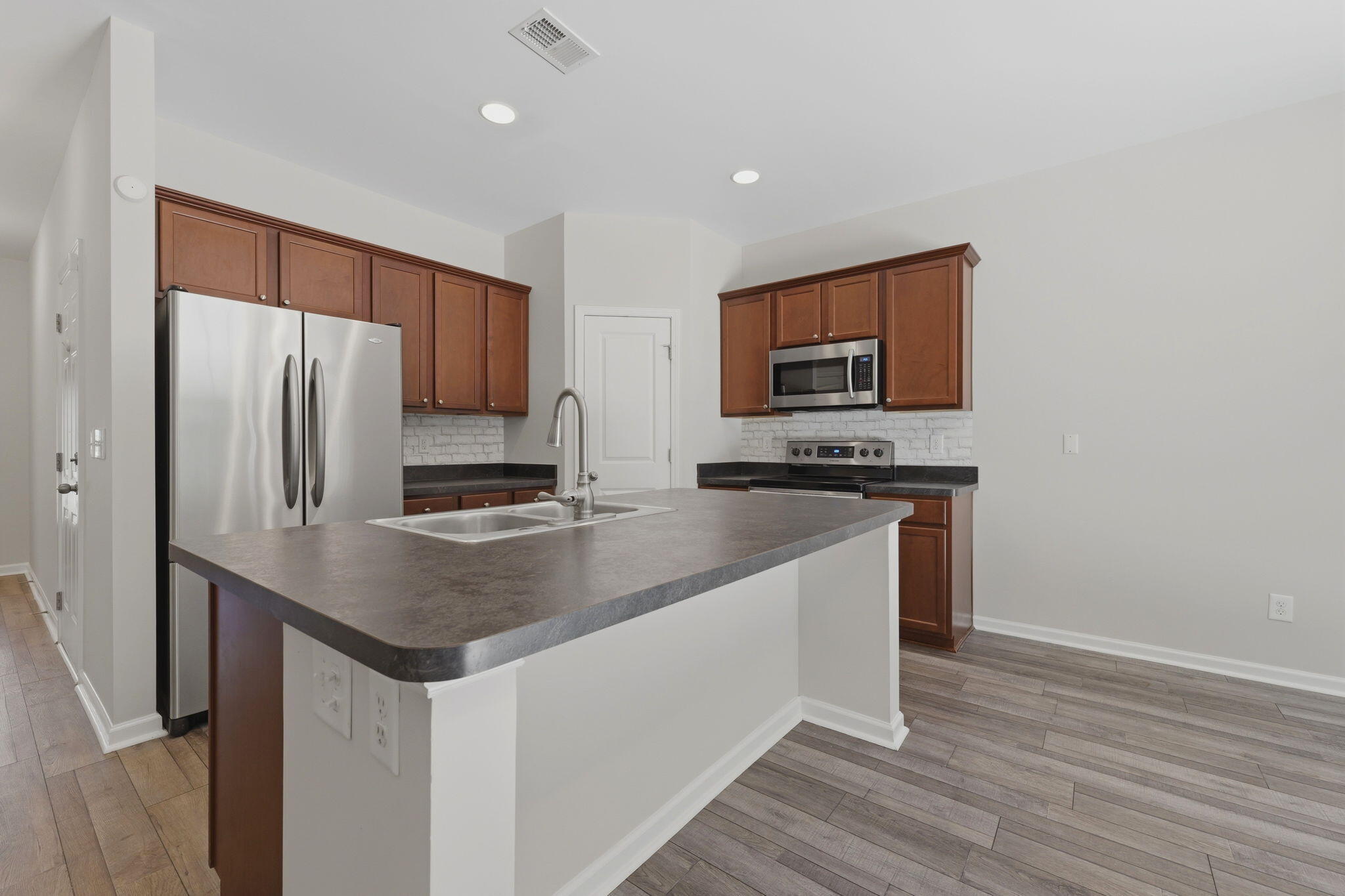 454 Rockville Road Moncks Corner, SC 29461 - Photo 11 of 28 19-web-or-mls-017_P1044410