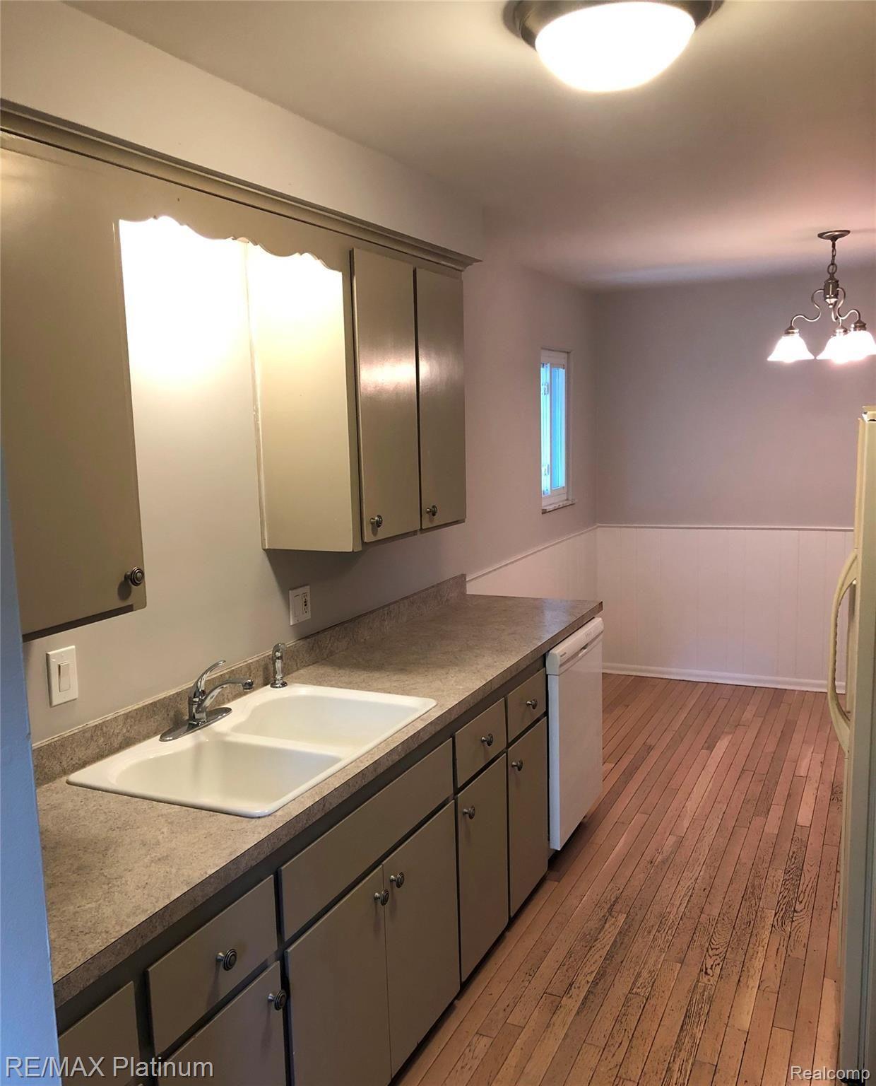 2129 Highfield Road Waterford, MI 48329 - Photo 2 of 18 02.JPG