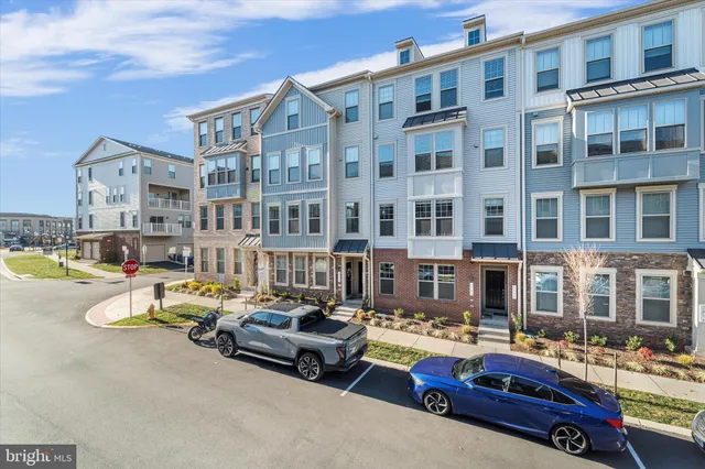 $475,000 | 203 Park Central Terrace, Manassas, VA 20111