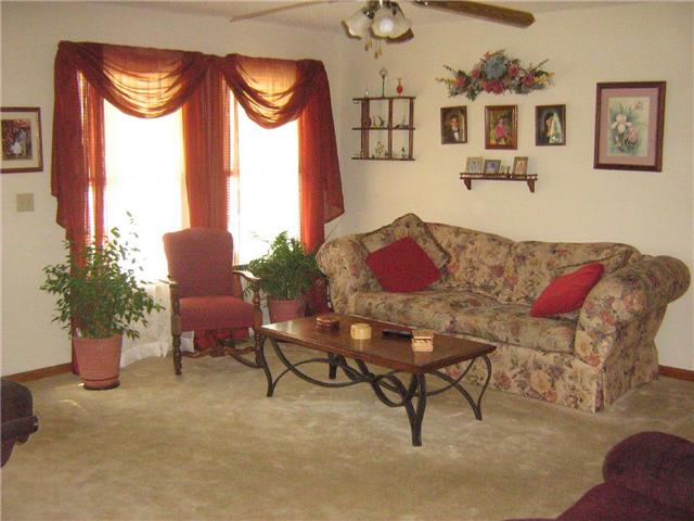 516 Brasfield Road Dresden, TN 38225 - Photo 5 of 14 a living room with furniture and a window