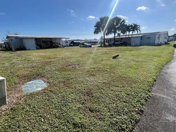 a view of a living room and kitchen