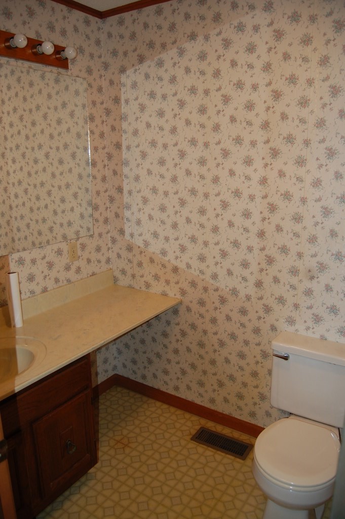 289 Dogwood Circle Decatur, TN 37322 - Photo 24 of 42 a bathroom with a toilet and a shower