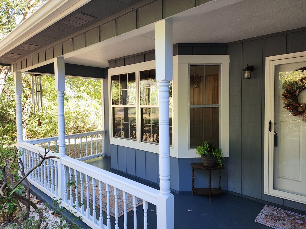 289 Dogwood Circle Decatur, TN 37322 - Photo 9 of 42 a view of porch with a furniture