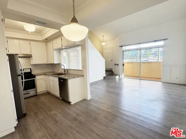 $565,000 | 13801 Oxnard Street, Unit 206, Valley Glen, CA 91401