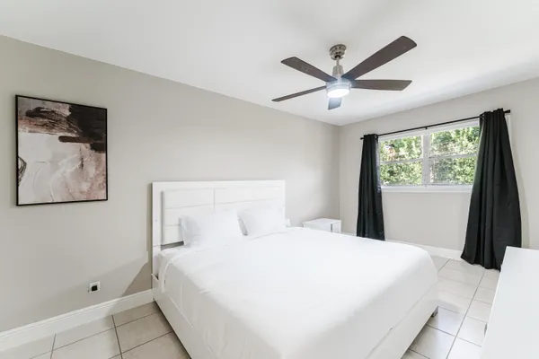 $4,000 | 1800 Northwest 4th Avenue, Boca Raton, FL 33432