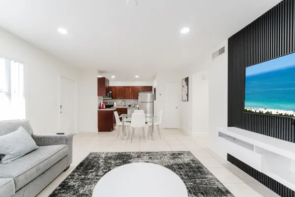 $4,000 | 1800 Northwest 4th Avenue, Boca Raton, FL 33432