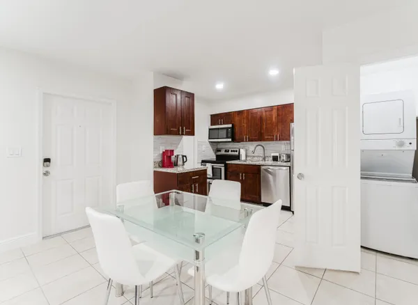 $4,000 | 1800 Northwest 4th Avenue, Boca Raton, FL 33432