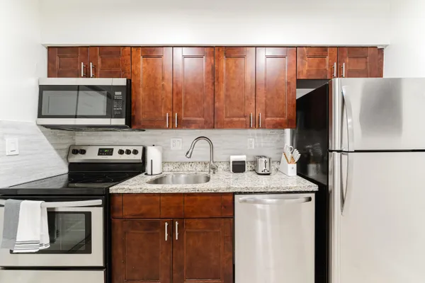 $4,000 | 1800 Northwest 4th Avenue, Boca Raton, FL 33432