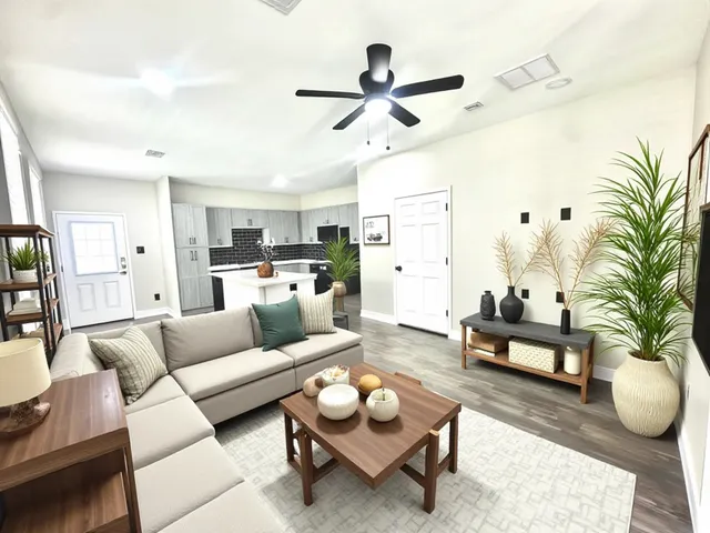 $1,600 | 62 Woodland Hills Drive, Unit B, Conroe, TX 77303