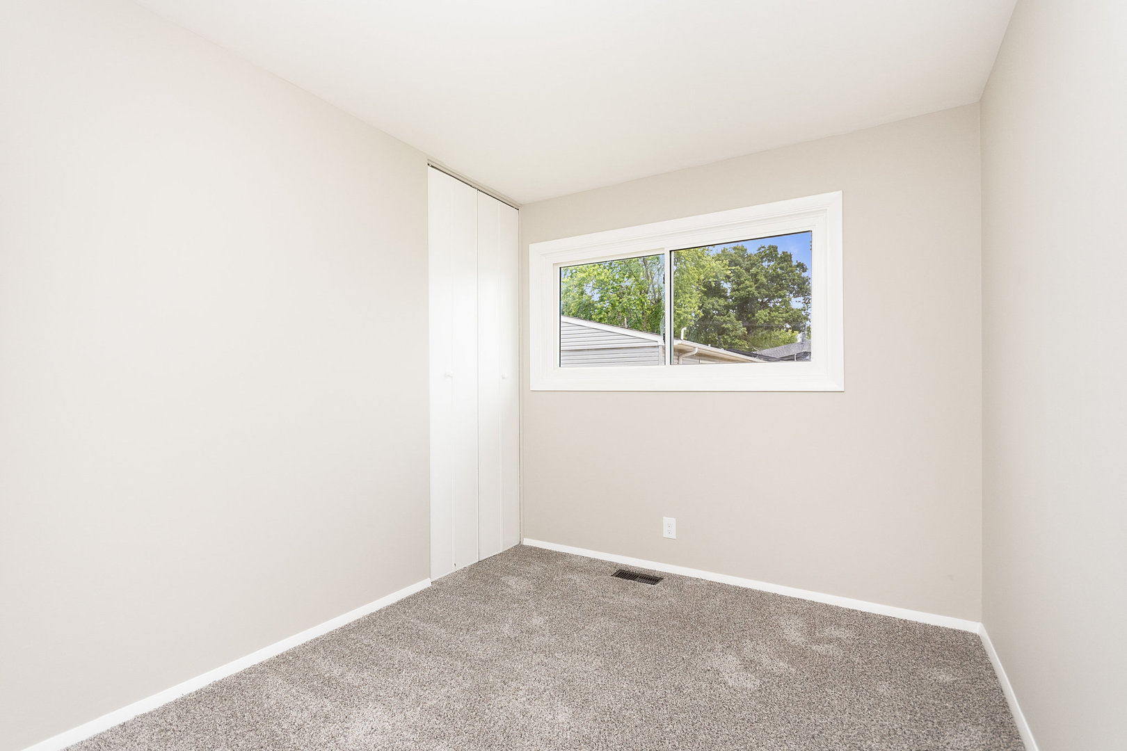 28 Saugatuck Road Montgomery, IL 60538 - Photo 10 of 16 an empty room with a window