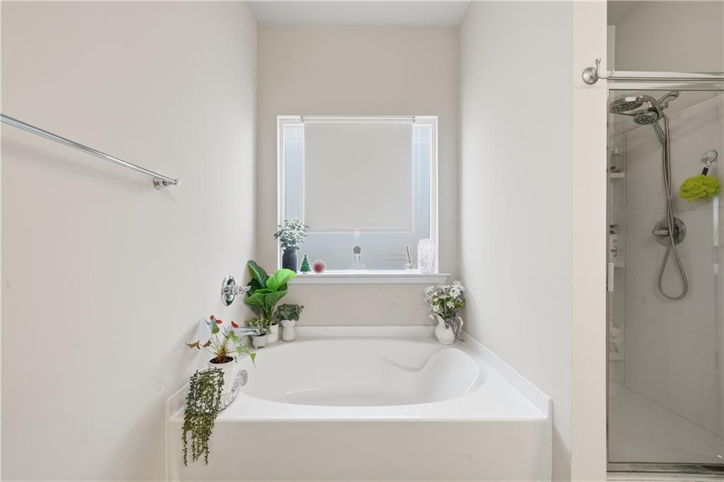 16 Brandon Lane Rome, GA 30165 - Photo 31 of 37 a bathroom with a tub and shower