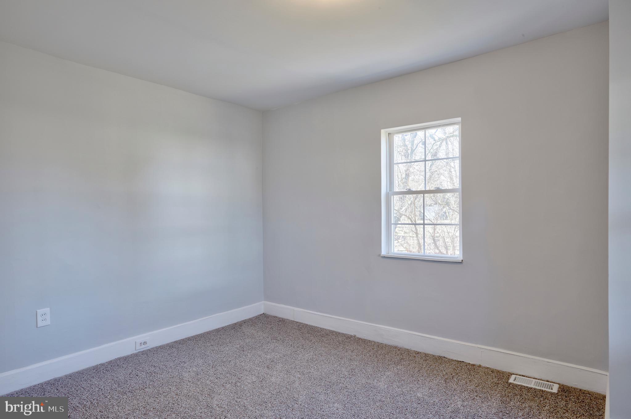 44 Cedarbrook Road Sicklerville, NJ 08081 - Photo 15 of 25 an empty room with a window