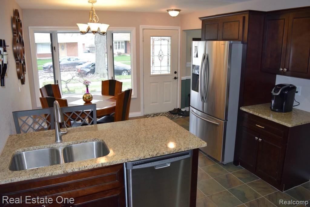 3902 Mark Orr Road Royal Oak, MI 48073 - Photo 4 of 47 3902 Mark Orr 059.jpg