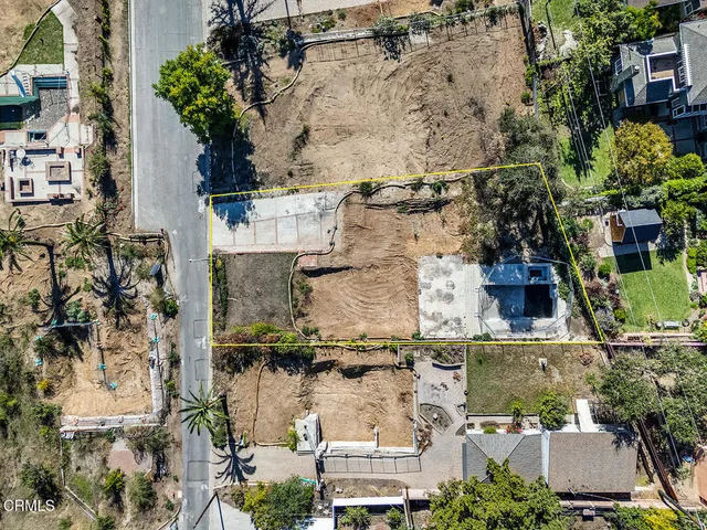 a picture of a wall with a white wall