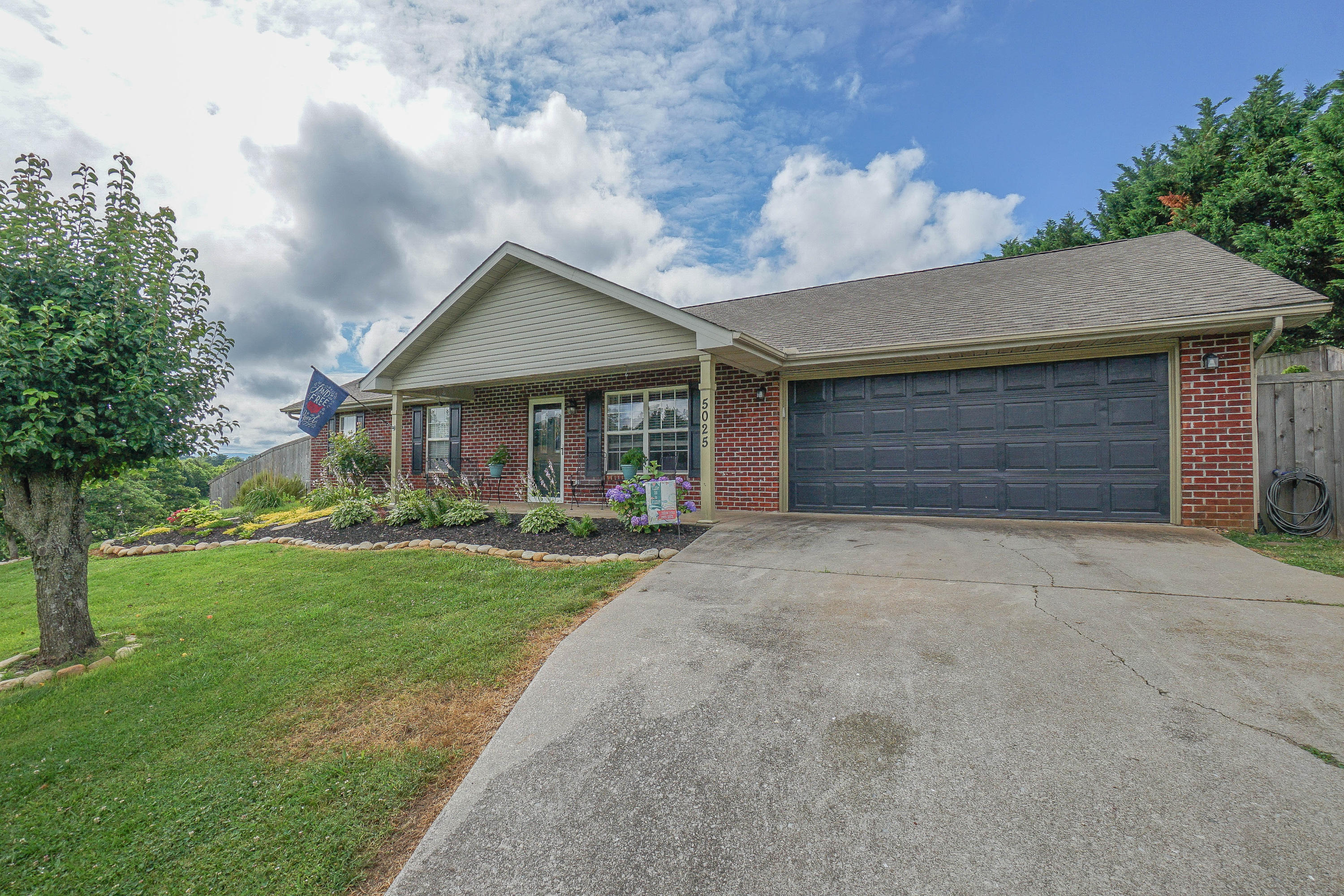 5025 Gregory Road Greenback, TN 37742 - Photo 3 of 40 DSC09782