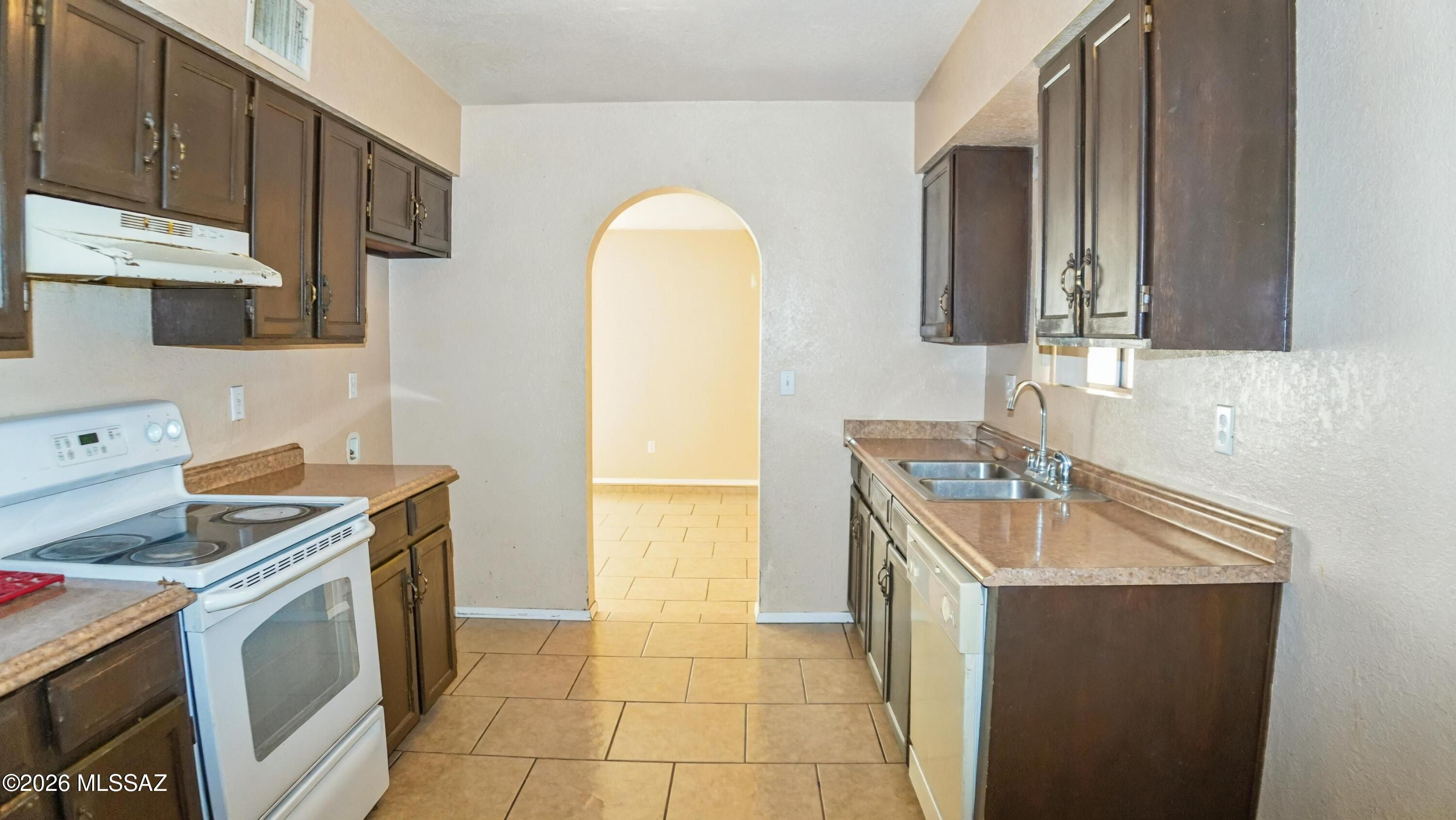 1214 Brandy Court Rio Rico, AZ 85648 - Photo 5 of 13 Gallery Image 5