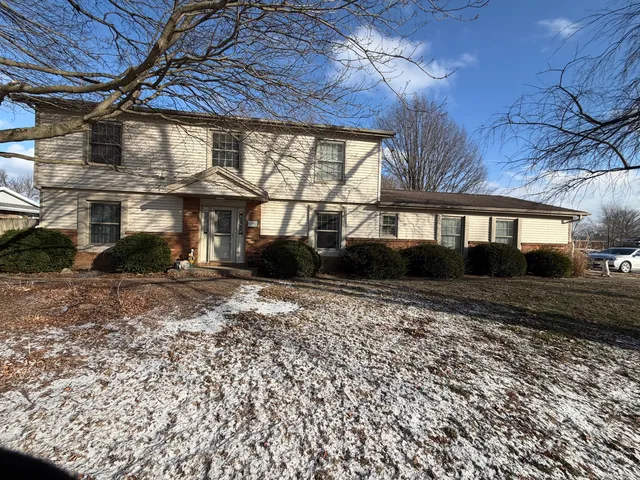 $330,000 | 610 Dorset Circle, St. Joseph, IL 61873