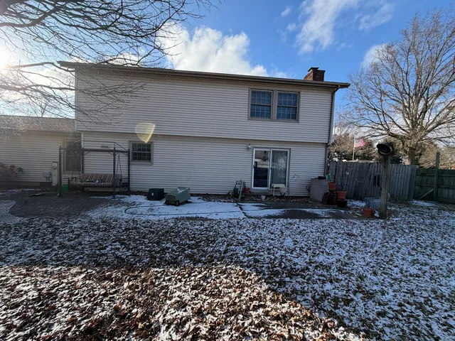 $330,000 | 610 Dorset Circle, St. Joseph, IL 61873