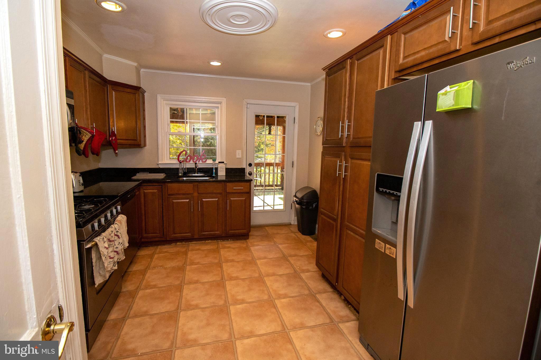 8115 Clyde Bank Road Towson, MD 21286 - Photo 9 of 32 Gallery Image 9