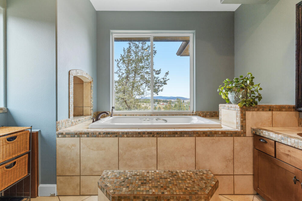 6447 Jake Road Klamath Falls, OR 97601 - Photo 31 of 59