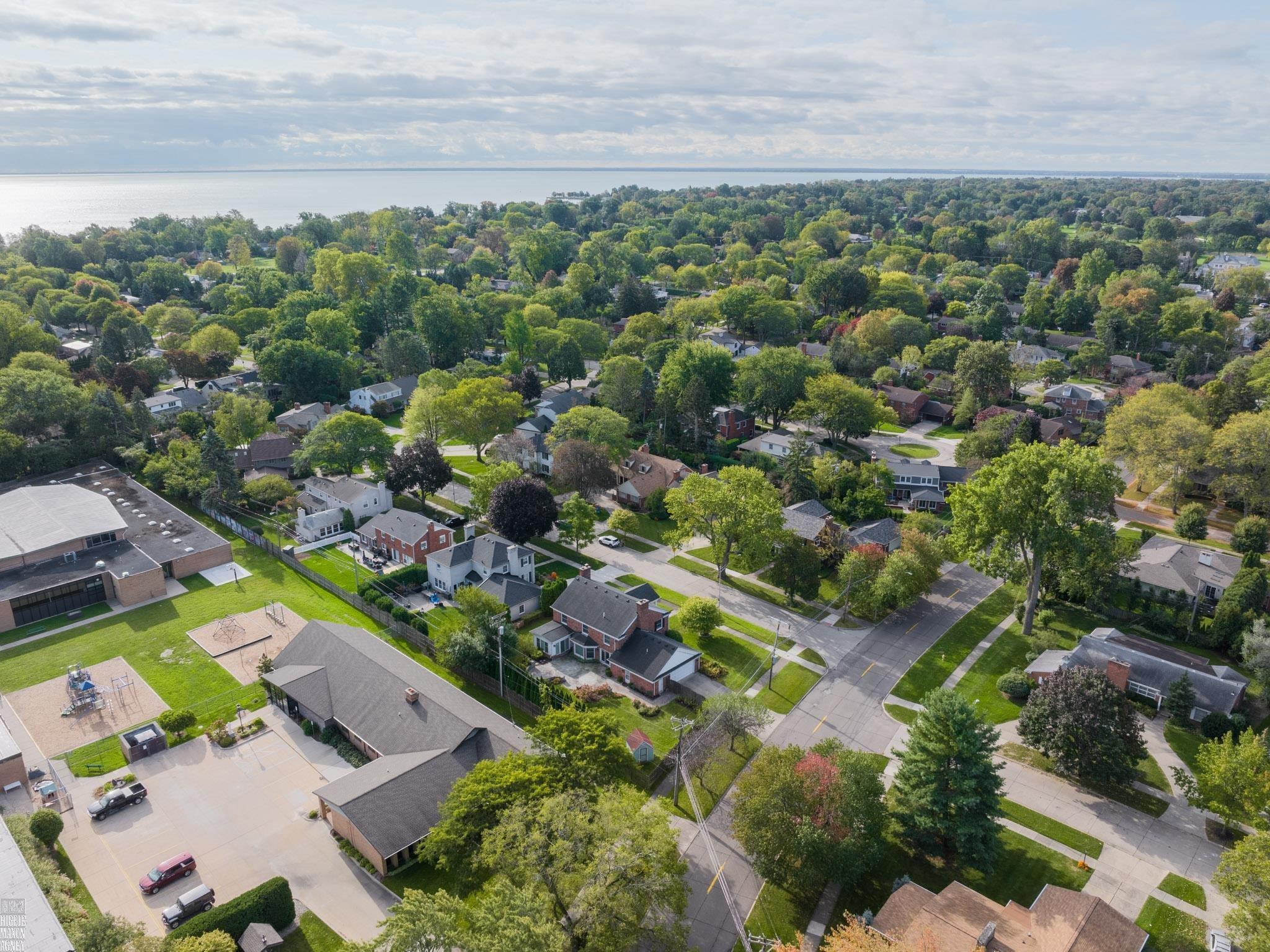 592 Thorntree Road Grosse Pointe Woods, MI 48236 - Photo 47 of 53