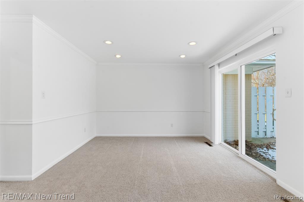 1043 Westview Road Bloomfield Hills, MI 48304 - Photo 14 of 43